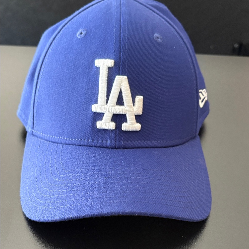 Like New, New Era LA Dodger baseball cap.
M/L